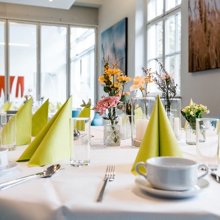 Feierlich gedeckter Tisch